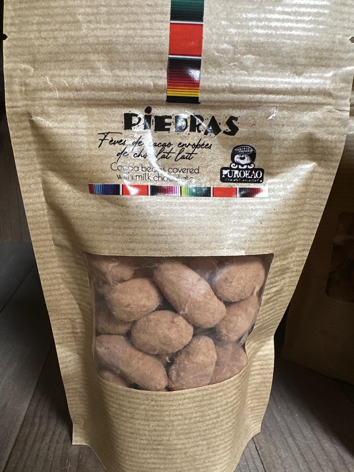 Piedras ( fèves de cacao enrobées  de chocolat au lait et saupoudrées de cacao amer))